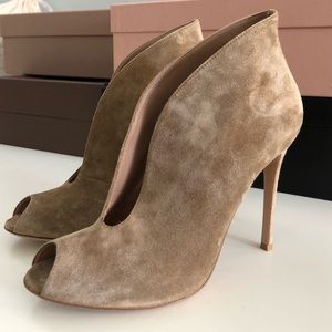 Gianvito Rossi Beige Vamp Booties 39